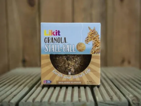Hot Friandise en balle Stall Ball à accrocher - Friandises|Bloc À Lécher / Pierre À Sel