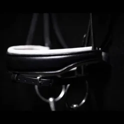 Best Muserolle noir anatomique doublée blanc - Bridons Et Brides·Muserolle